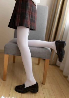 年轻的女老师在线_超清电影免费在线